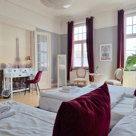 Charysma - Jugendstil Trifft Moderne, Schlafzimmer Mit Smart-Tv, Tischfussball, Darts, Parkplatz Хамельн Экстерьер фото