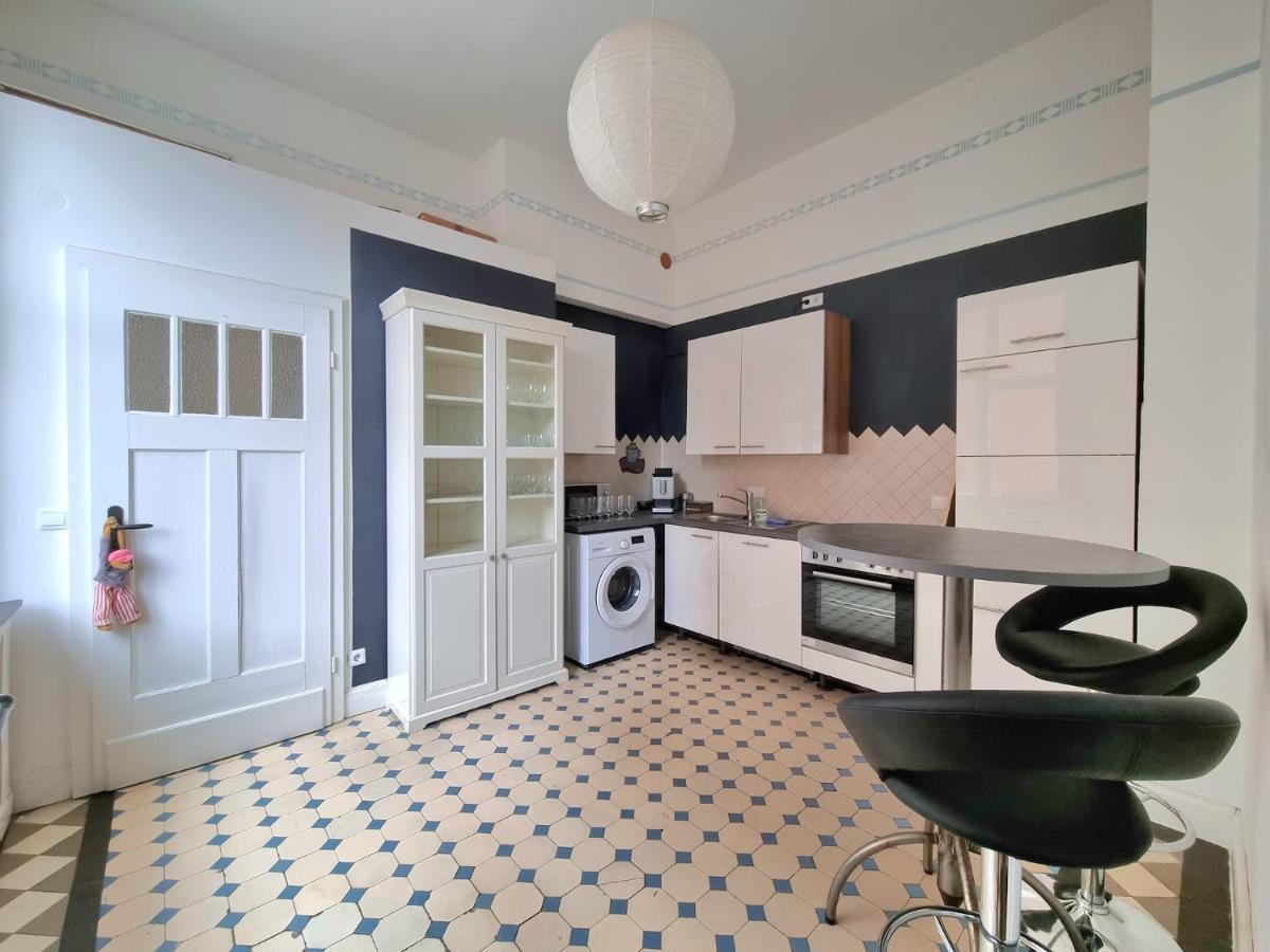 Charysma - Jugendstil Trifft Moderne, Schlafzimmer Mit Smart-Tv, Tischfussball, Darts, Parkplatz Хамельн Экстерьер фото