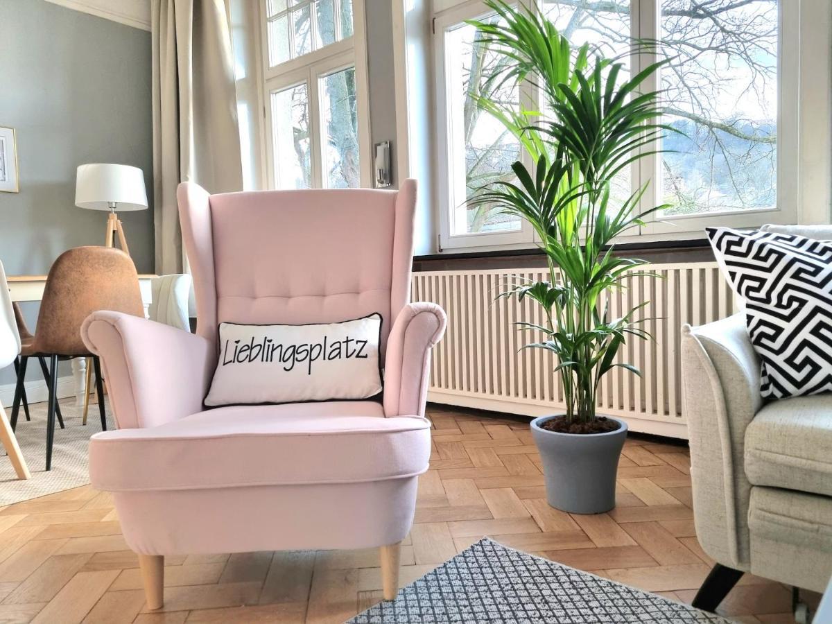 Charysma - Jugendstil Trifft Moderne, Schlafzimmer Mit Smart-Tv, Tischfussball, Darts, Parkplatz Хамельн Экстерьер фото