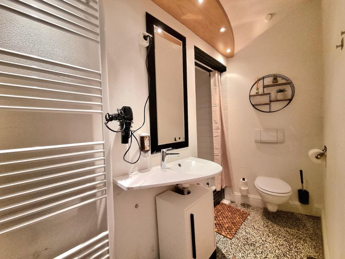 Charysma - Jugendstil Trifft Moderne, Schlafzimmer Mit Smart-Tv, Tischfussball, Darts, Parkplatz Хамельн Экстерьер фото