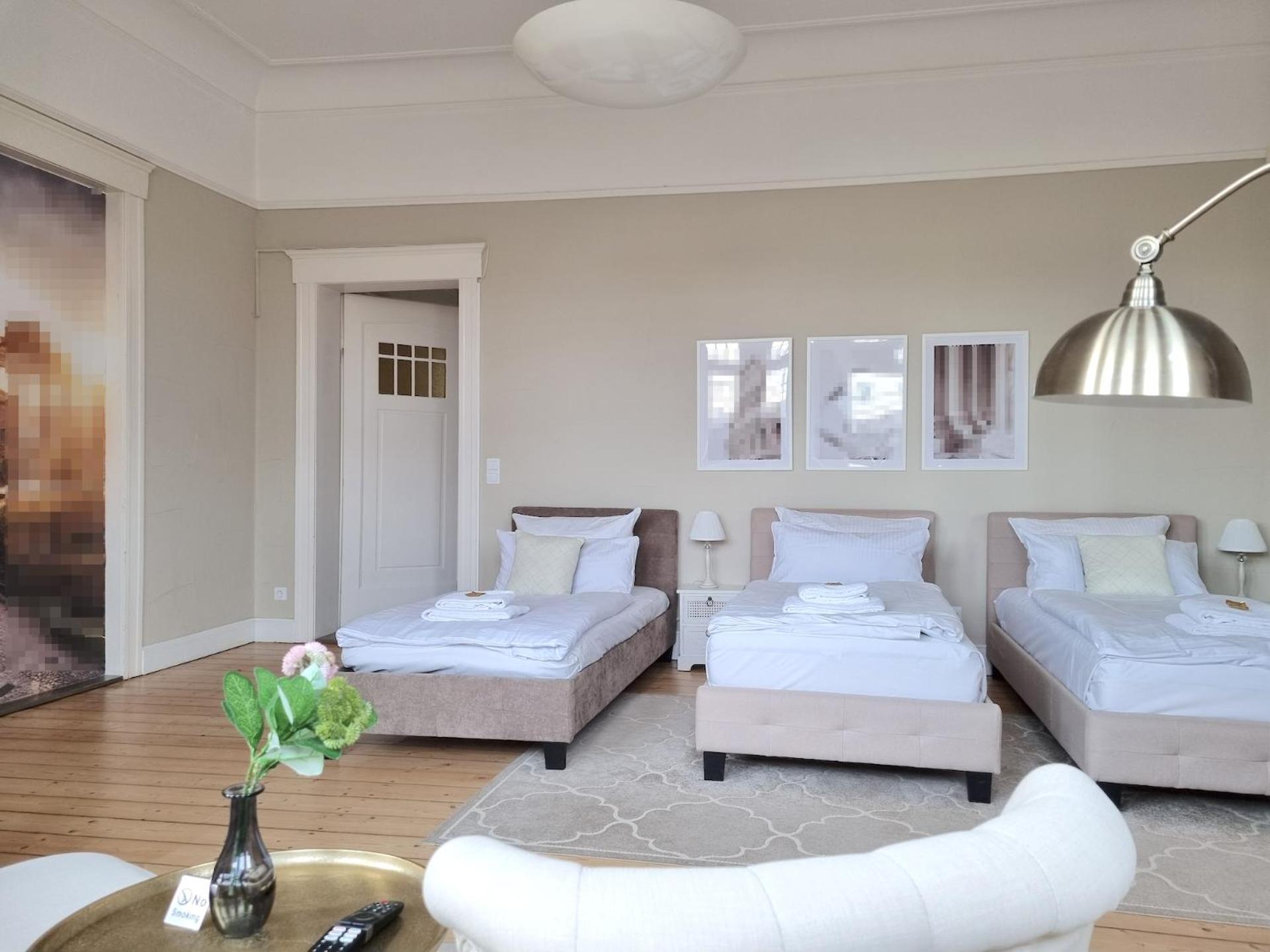 Charysma - Jugendstil Trifft Moderne, Schlafzimmer Mit Smart-Tv, Tischfussball, Darts, Parkplatz Хамельн Экстерьер фото